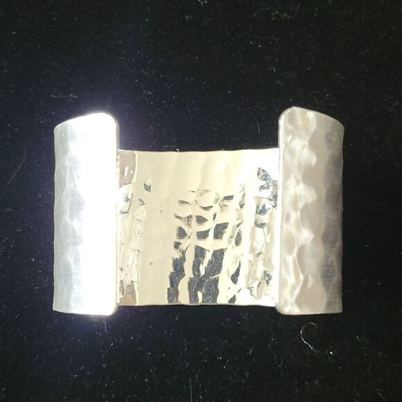 Silver  Hammered Cuff Fashion Jewelry - Picture 4 of 5